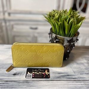 ‼️SOLD‼️🍀💁🏽‍♀️Zippy Monogram Vernis Wallet💁🏼‍♀️🍀